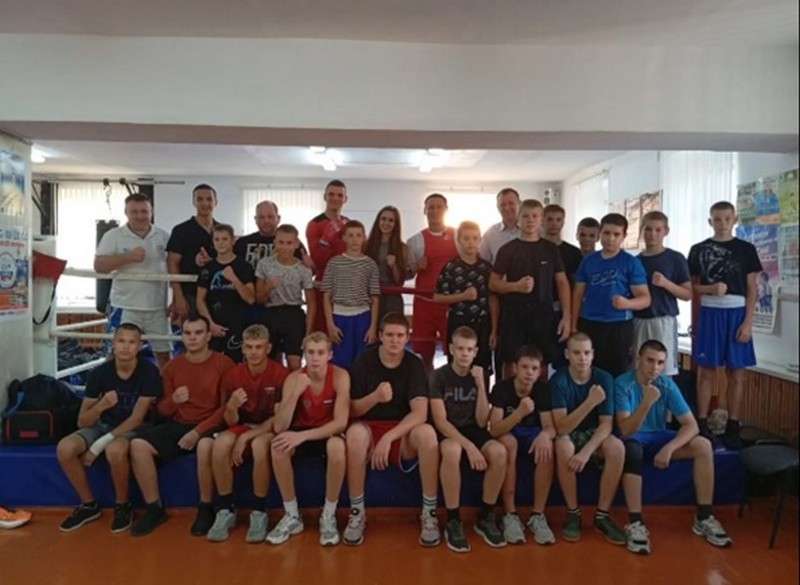 "Мастера спорта" вышли на боксерский ринг